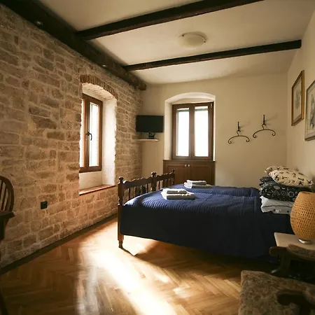 阿兹姆公寓 酒店 希贝尼克