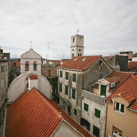 阿兹姆公寓 希贝尼克