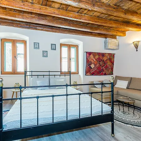 阿兹姆公寓 * 希贝尼克